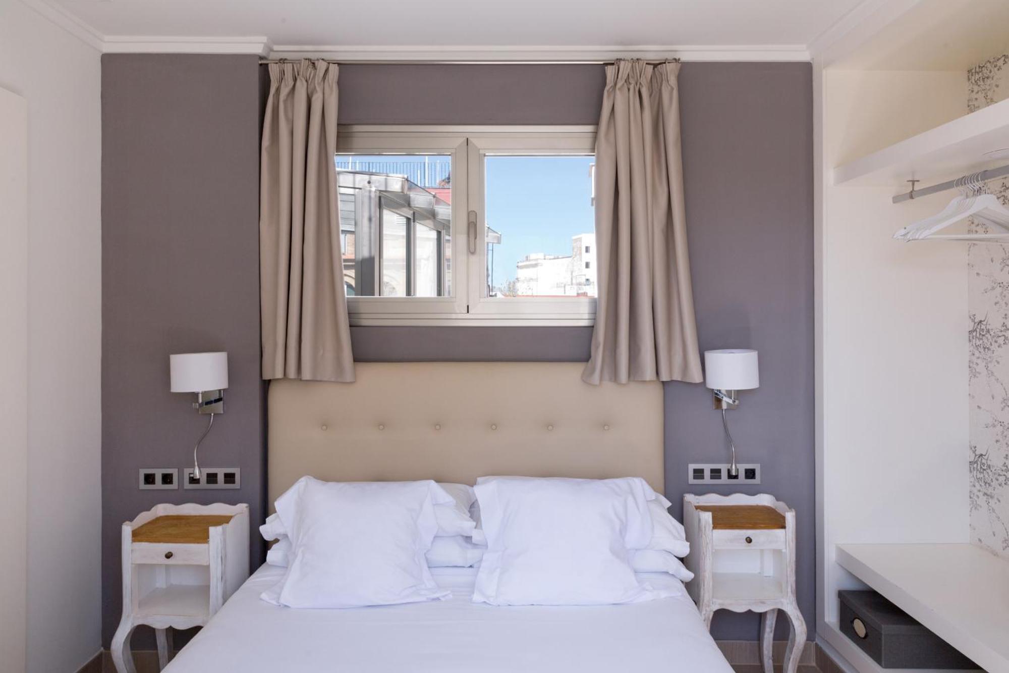 Welldone Cathedral Suites Севиля Стая снимка