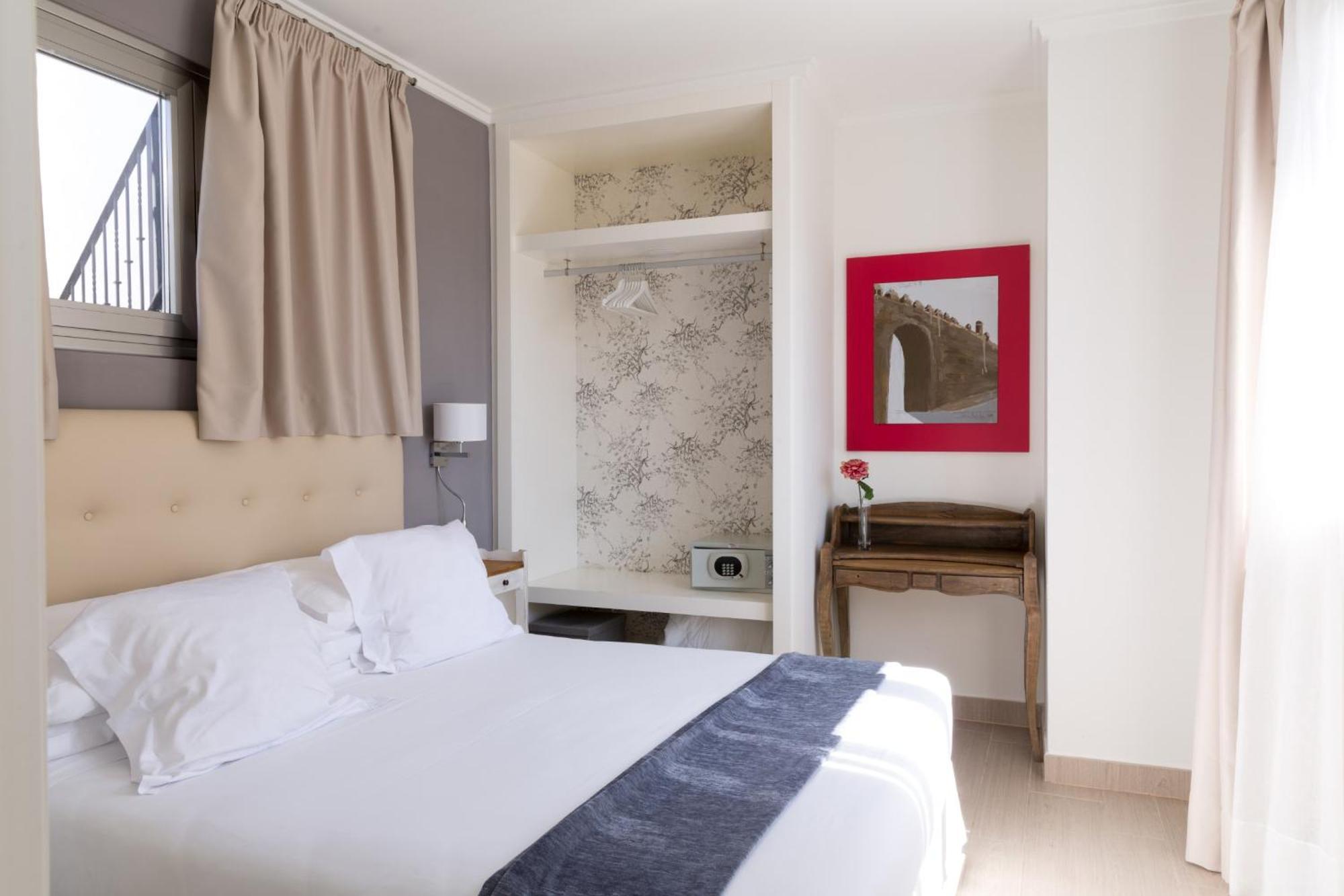 Welldone Cathedral Suites Севиля Стая снимка