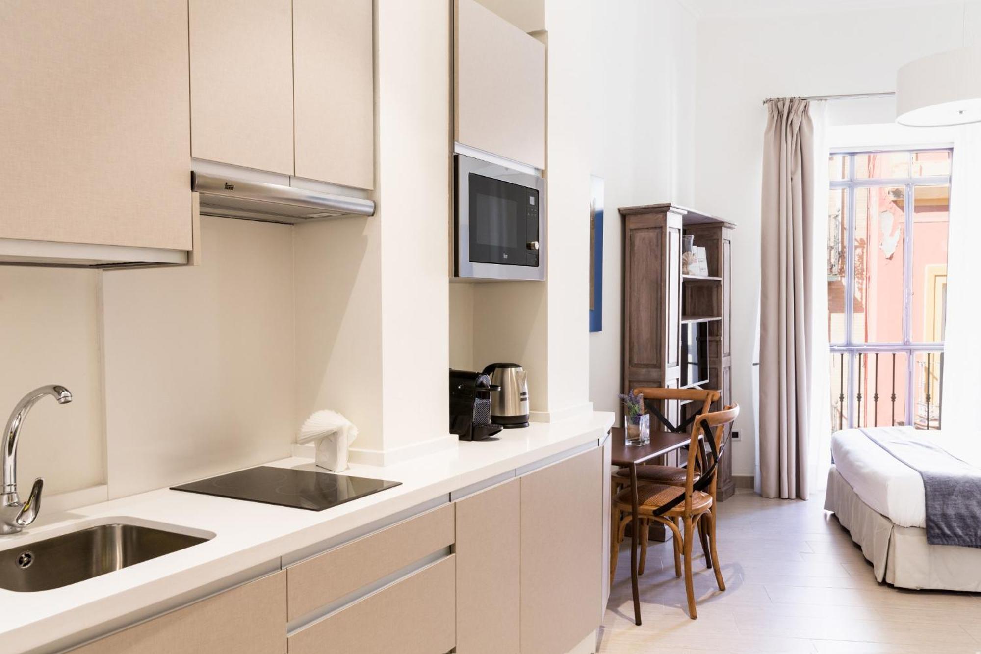 Welldone Cathedral Suites Севиля Стая снимка