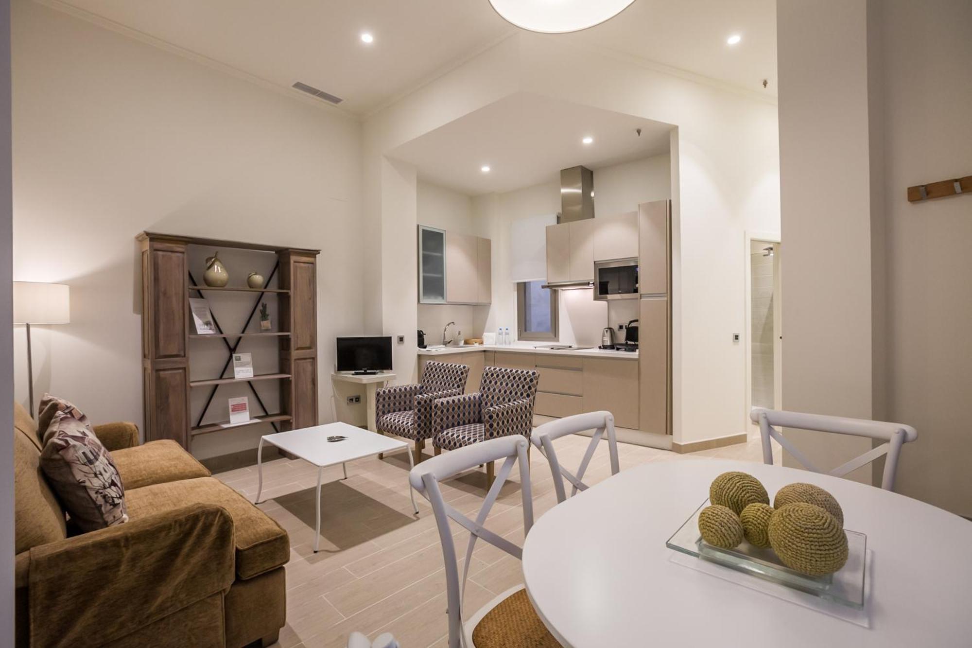 Welldone Cathedral Suites Севиля Стая снимка