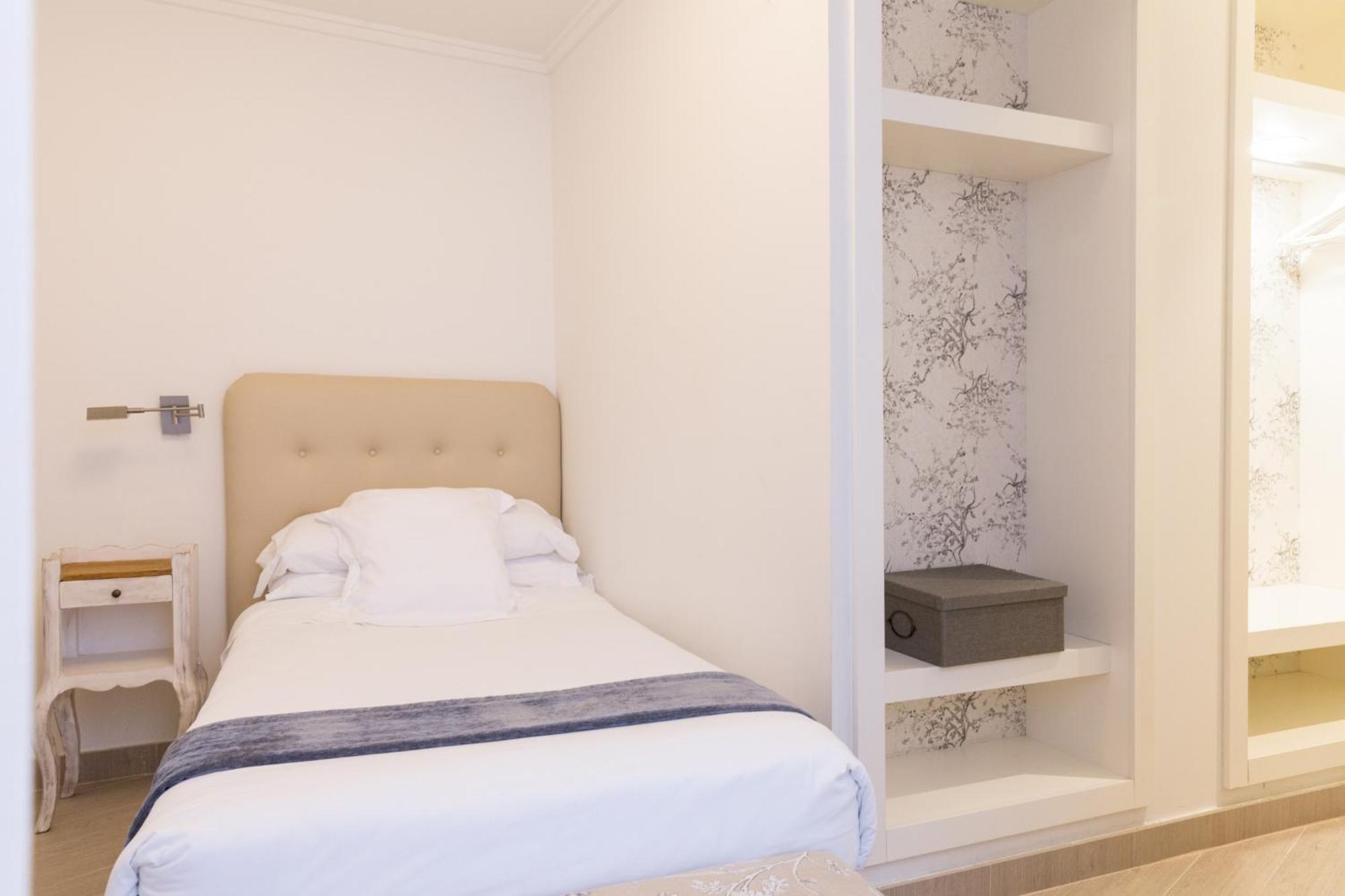 Welldone Cathedral Suites Севиля Стая снимка