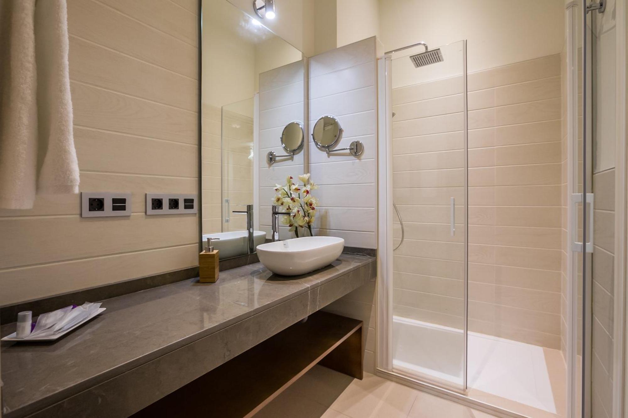 Welldone Cathedral Suites Севиля Стая снимка