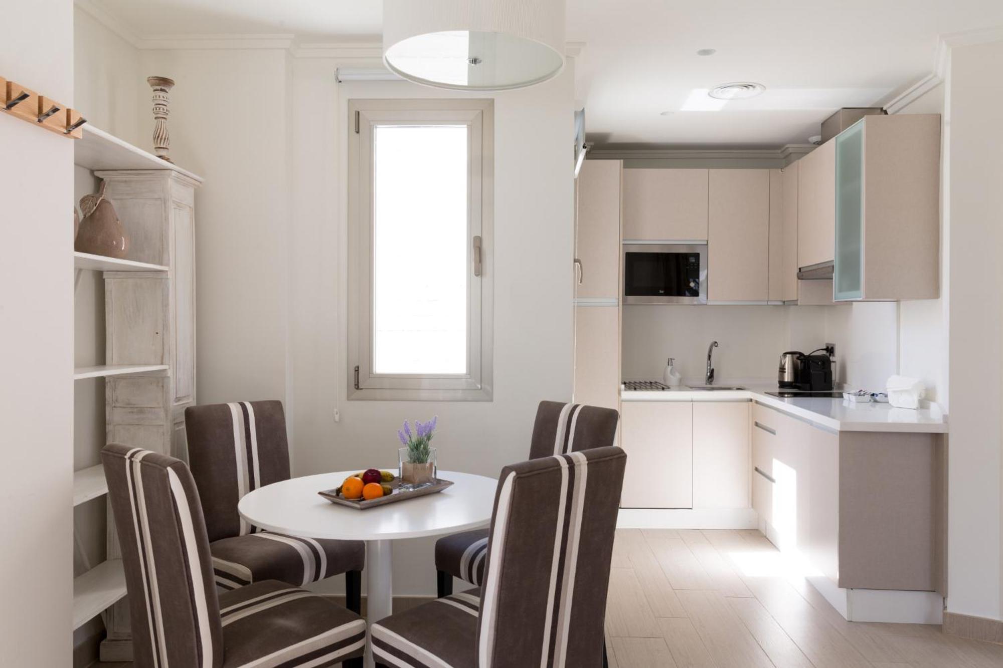 Welldone Cathedral Suites Севиля Стая снимка