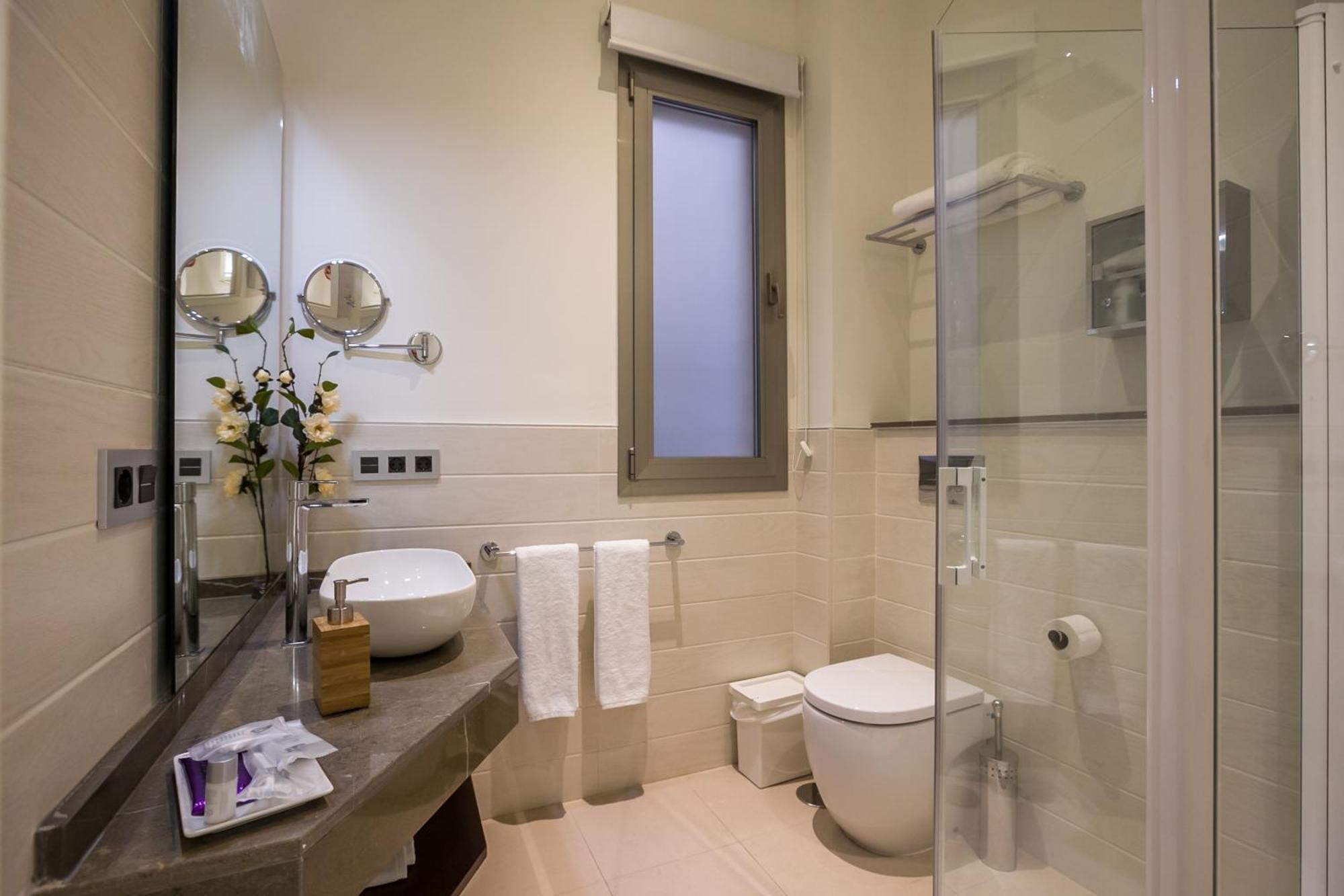 Welldone Cathedral Suites Севиля Стая снимка